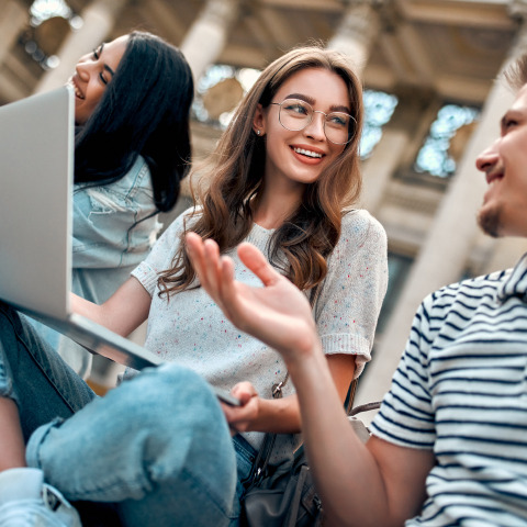 Educazione al linguaggio audiovisivo, dalla macchina da presa allo smartphone 